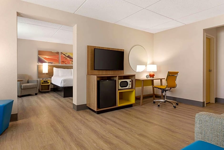 Hotel Bo, a Days Inn by Wyndham Chattanooga Downtown