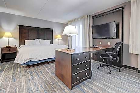 King Studio with Sofa Bed - Non-Smoking