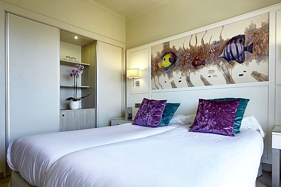 Photo 1 of 6 of Double Room (2 Adults + 1 Child )