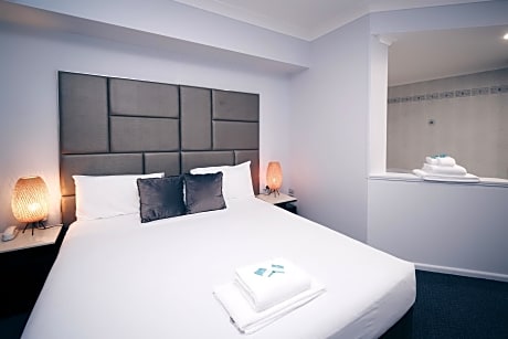 Spa Suite with King Bed