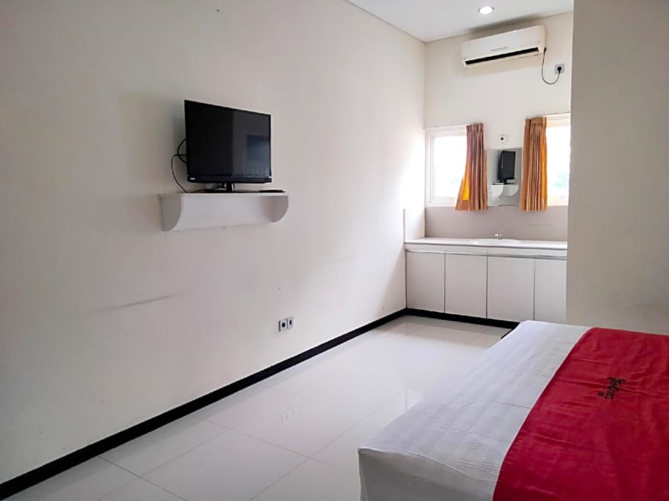 RedDoorz near Exit Tol Krapyak Semarang 3