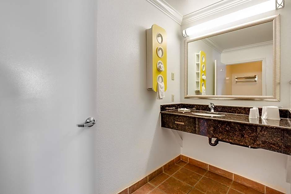 Motel 6-San Jose, CA - Convention Center