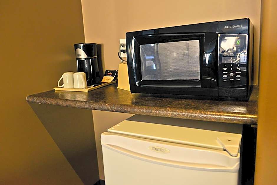 121 Steakhouse & Motel