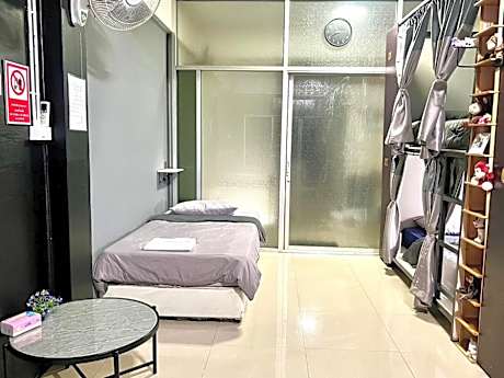 Bed in 8-Bed Mixed Dormitory Room