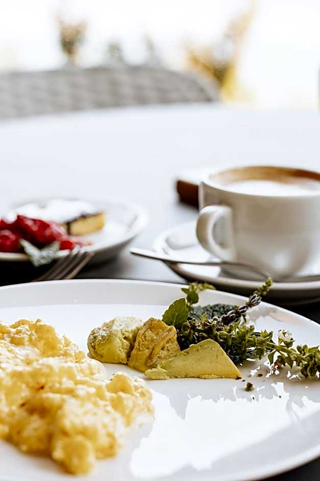 FAVAI HILLS your secret hideaway