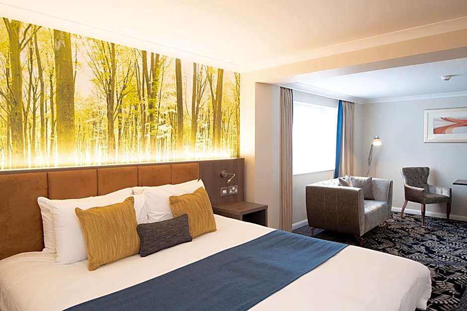 Burleigh Court Hotel and Leisure