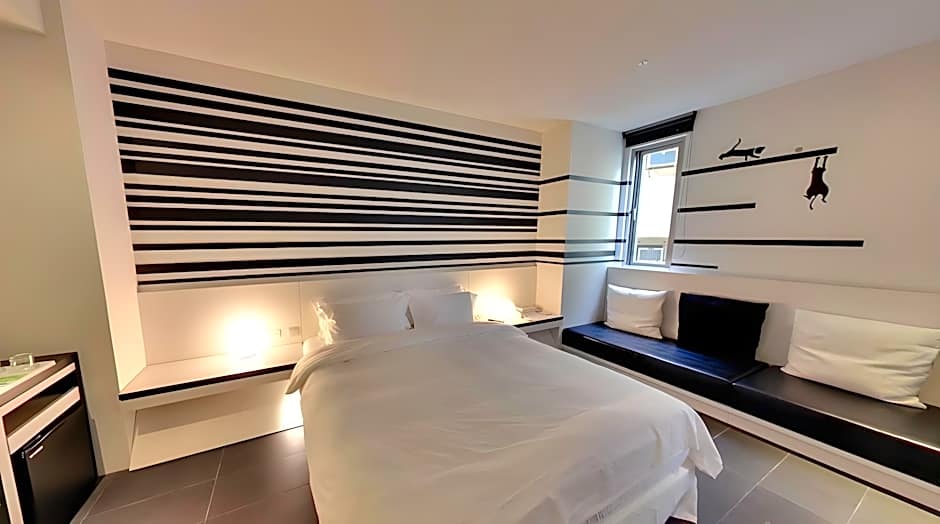 No. 9 Hotel