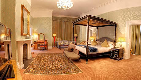 Superior King Suite with Four Poster Bed
