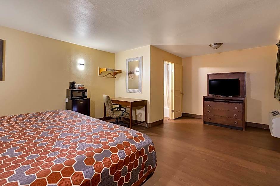 Rodeway Inn & Suites New Orleans East