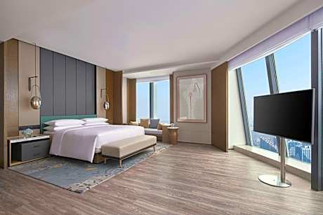 Vice President Suite, Executive lounge access, Suite, 1 King, River view