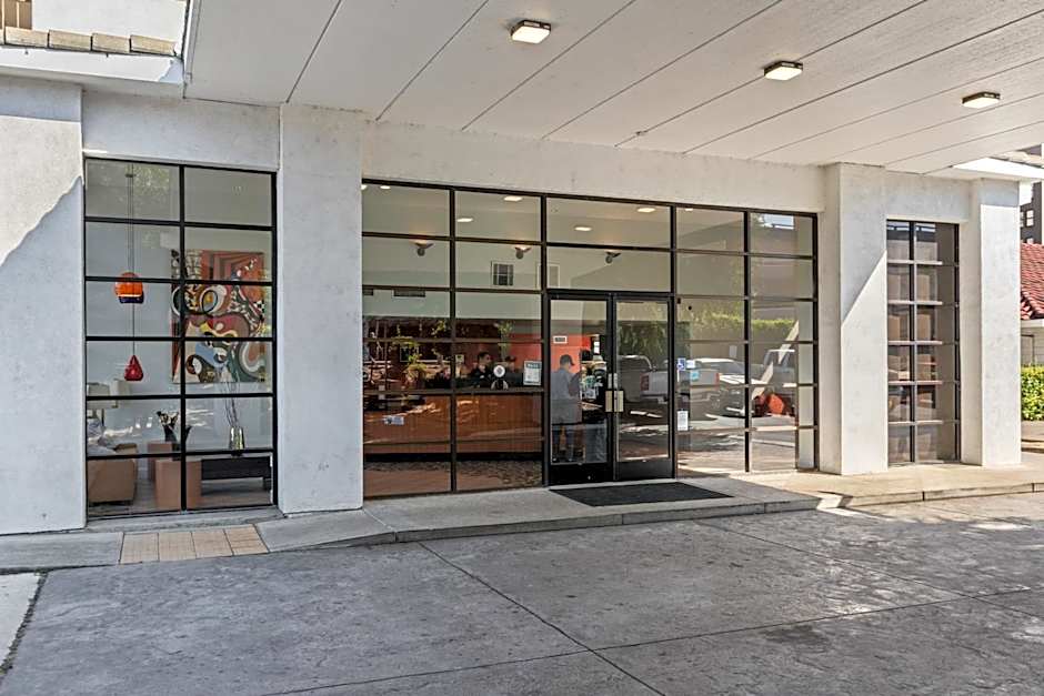 Vagabond Inn Executive Old Town