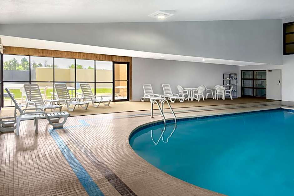 AmericInn by Wyndham Marshfield