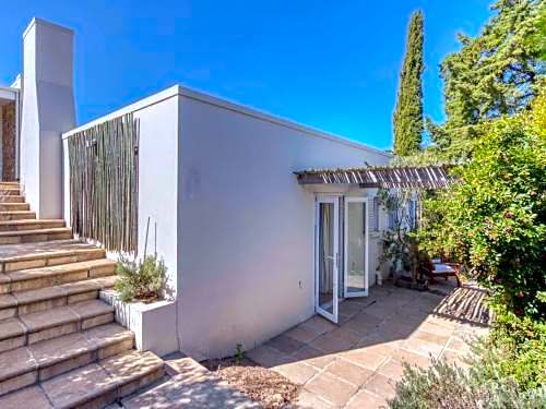 Explorer Guesthouse
