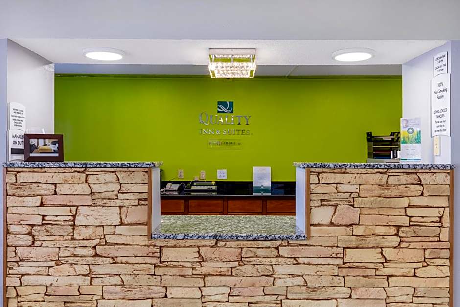 Quality Inn & Suites Metropolis I-24