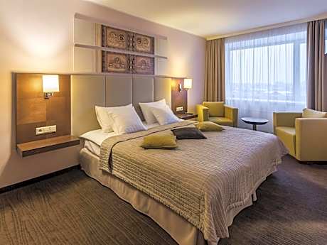 Apartment with Double Bed and Living Room
