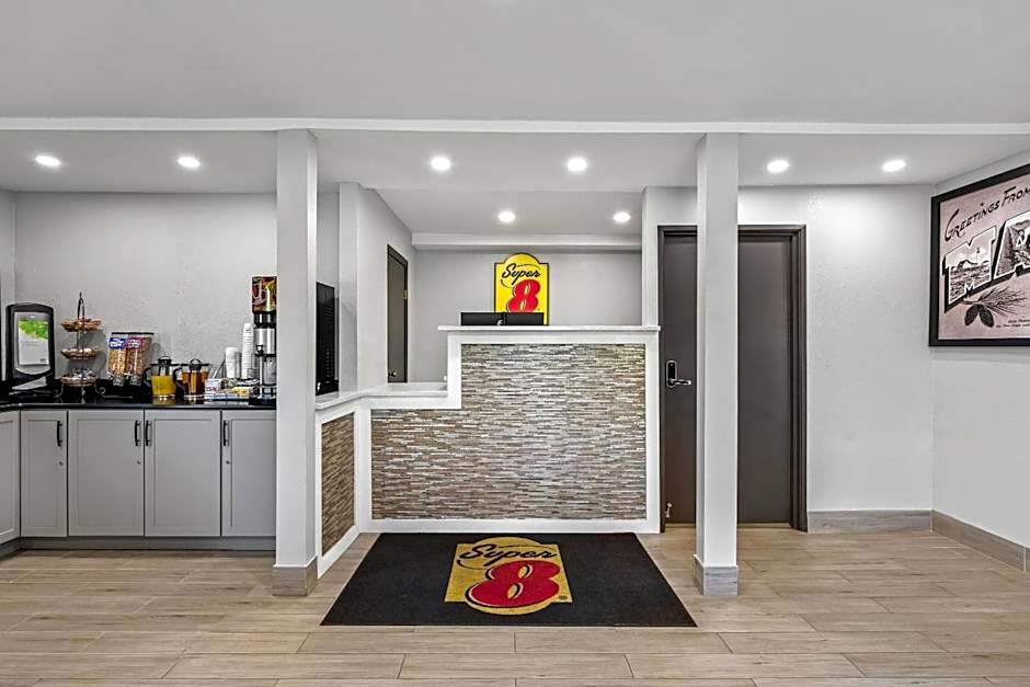 Super 8 by Wyndham Lewiston Auburn Area