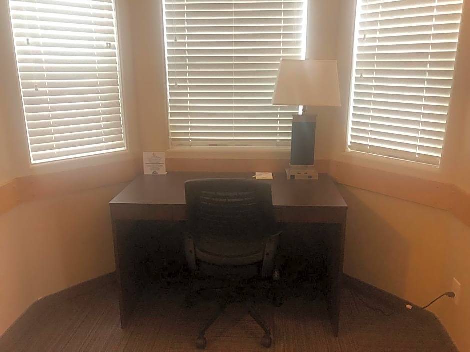 Days Inn by Wyndham Hinton