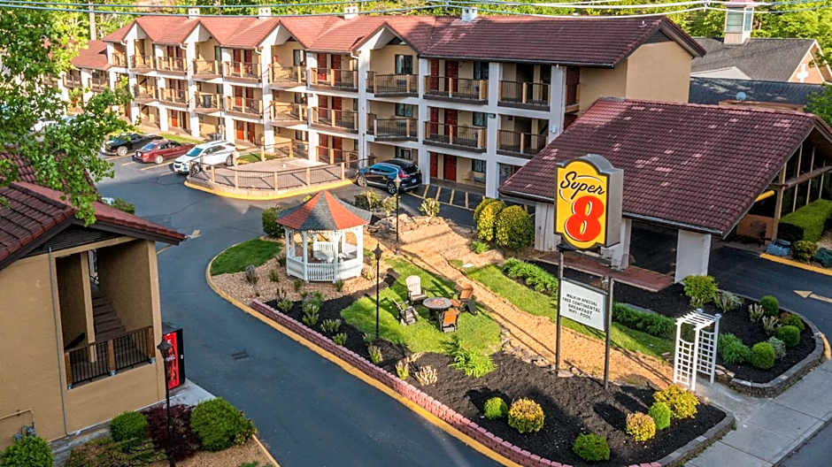 Super 8 by Wyndham Downtown Gatlinburg at Convention Center