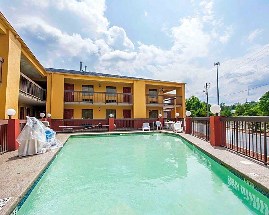 Econo Lodge Inn & Suites Tuscaloosa I-20