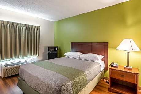 Deluxe Queen Room - Non-Smoking