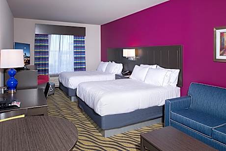 2 Queen Beds Suite Comm Accessible