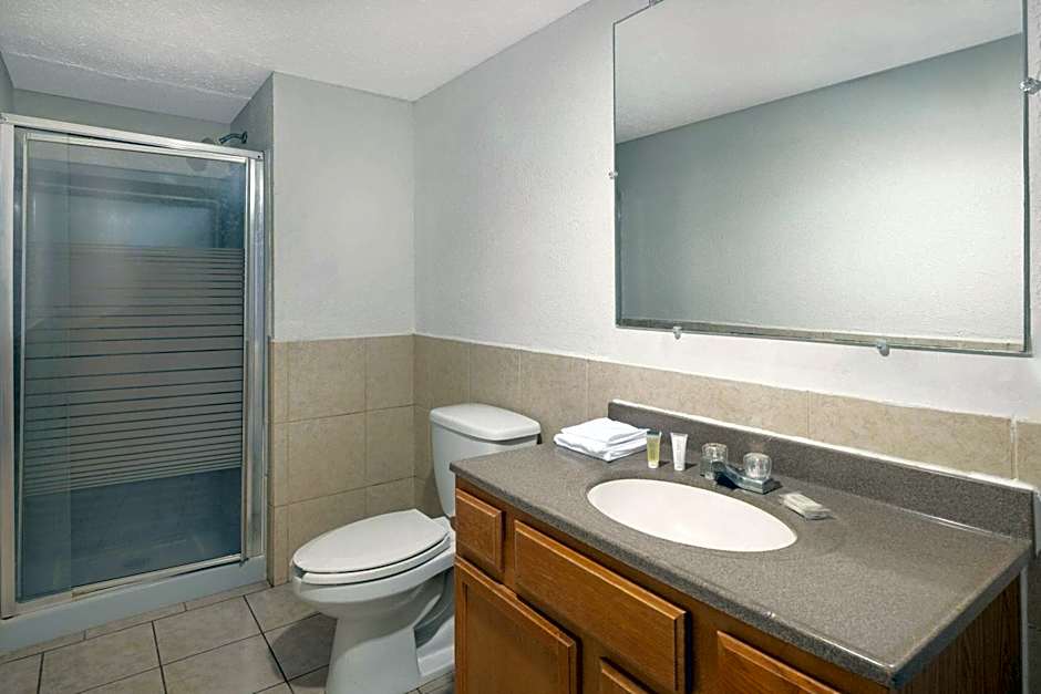 Super 8 by Wyndham Youngstown/Girard