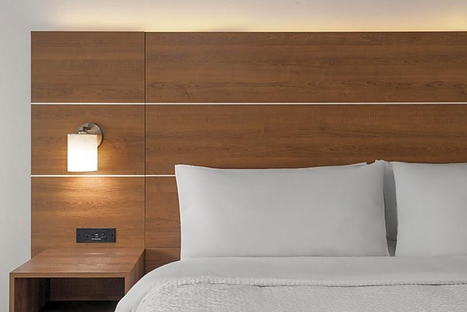 Holiday Inn Express & Suites Harrison By IHG