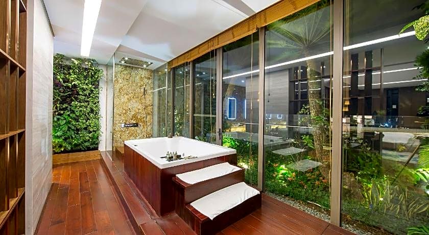 FOREST IN THE SKY - FLAMINGO DAI LAI