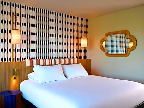 Superior Double Room with Sofa Bed and Balcony - City View