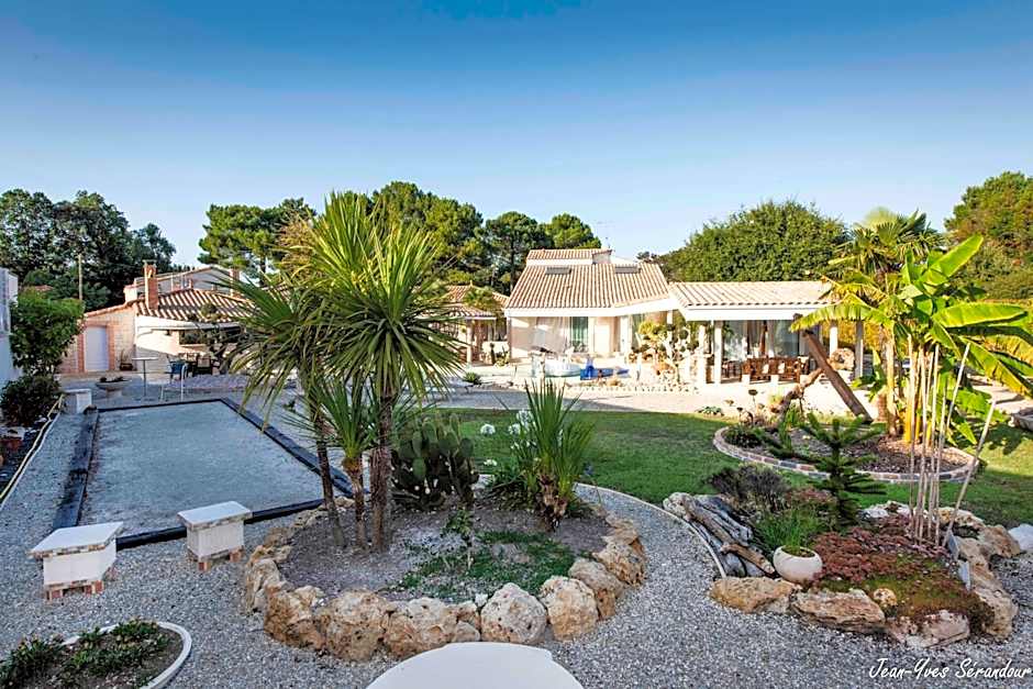 Le Mas des Mathes, Chambres d'hôtes, Studios