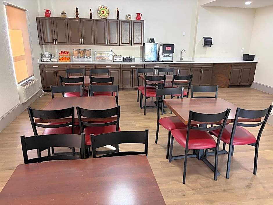 HomeTowne Studios Richmond, VA - W Broad St