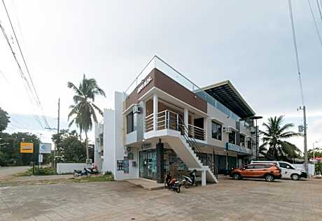 RedDoorz at Happy Stay Apartelle