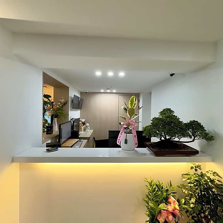 Hound Hotel Gimhae Samgye