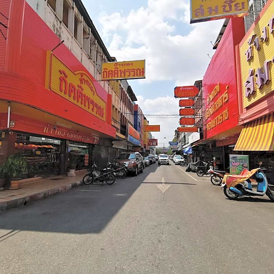 D​ Luck​ Hostel