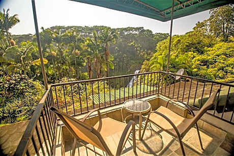 Premium Queen Room with Waterfall View