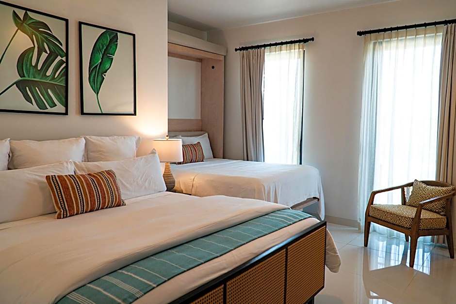 Flamboyan Hotel & Residences