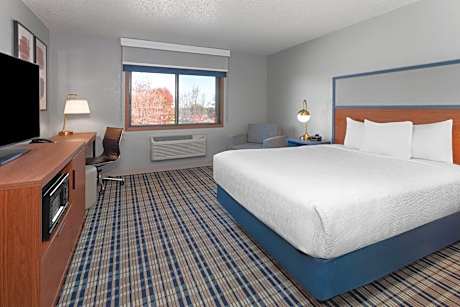 Queen Room - Non-Smoking