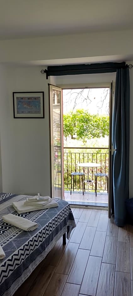 B&B AKROPOLIS