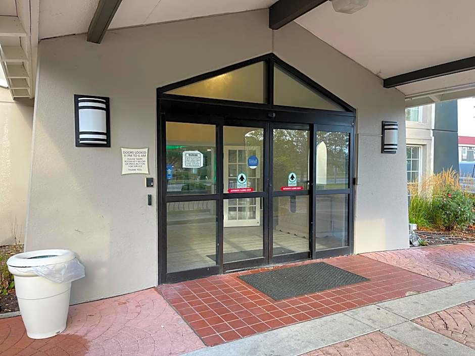 La Quinta Inn & Suites by Wyndham Indianapolis Airport Lynhurst