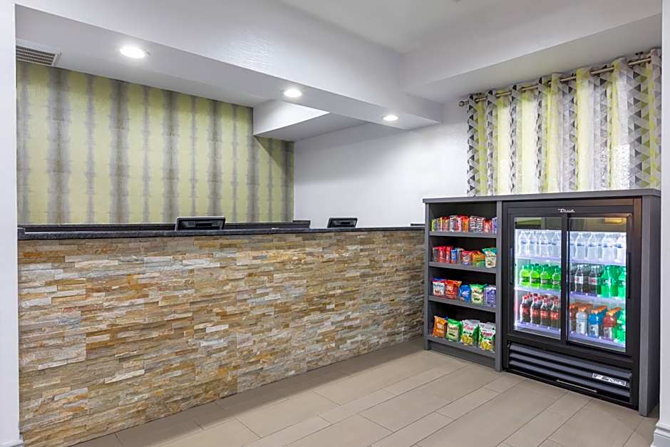 Country Inn & Suites by Radisson Asheville Downtown Tunnel Road