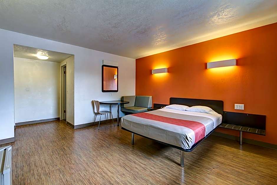 Motel 6 Richfield OH