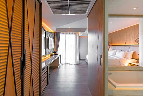 Premier King Bed Room with Balcony