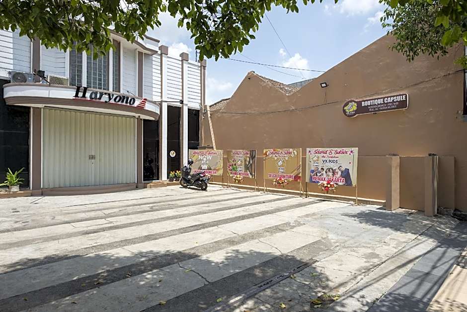 RedDoorz Hostel near Malang Train Station 3