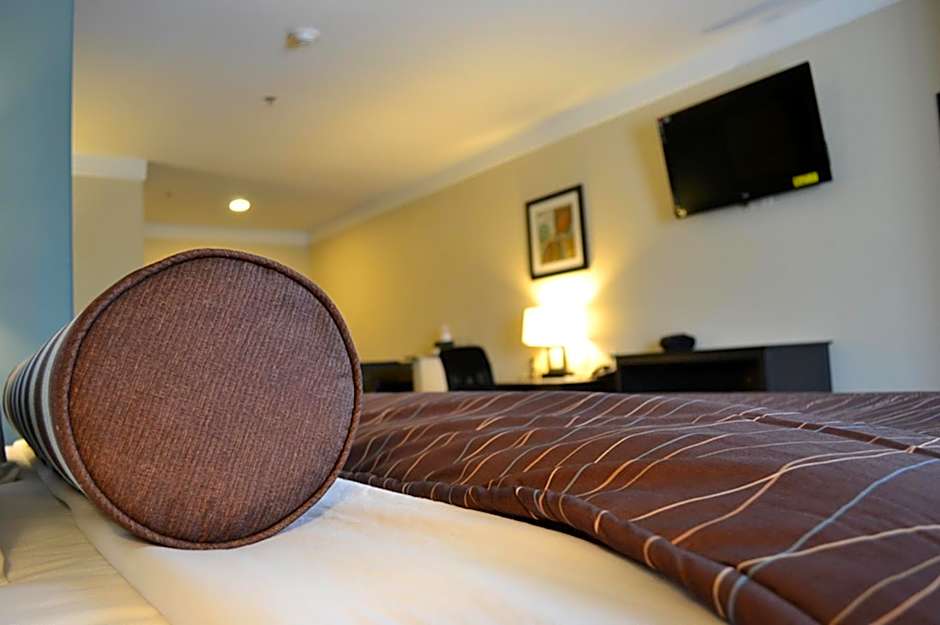 Red River Inn And Suites