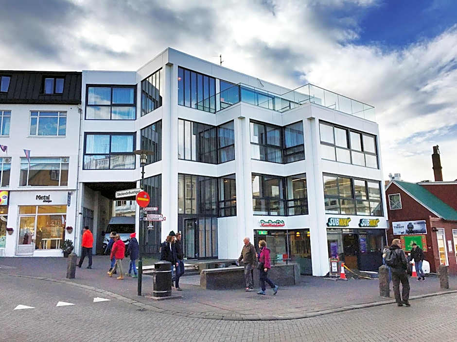 B14 Apartments & Rooms