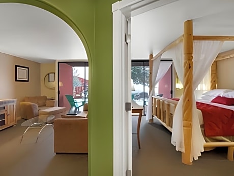1 KING BED SUITE NONSMOKING