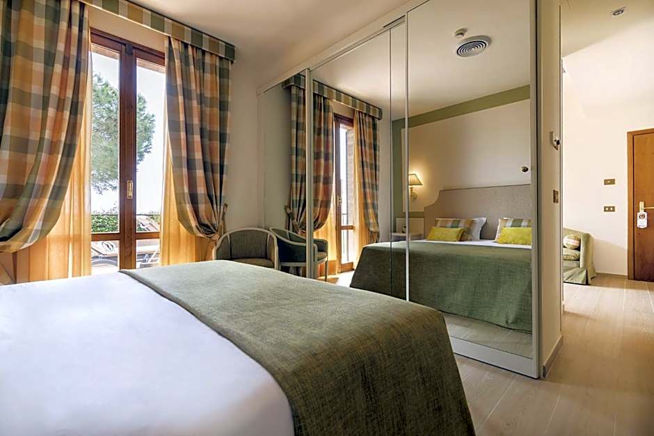 Relais Santa Chiara Hotel