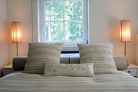 Deluxe Double Room with Shower