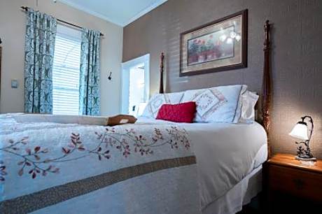Queen Room with Spa Bath