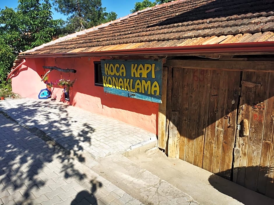 Koca Kapı Konaklama